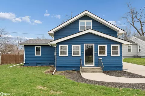 1210 Vine St, West Des Moines, IA 50265