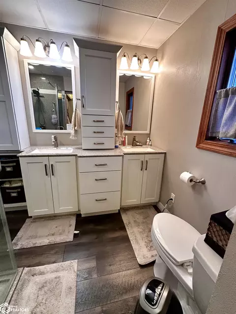 Bath - 1145 Birch Ave, Corwith, IA 50430 photo 3 of 8