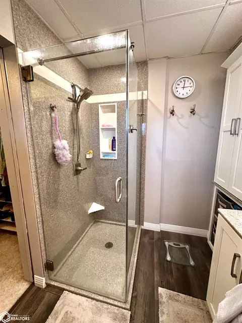 Bath - 1145 Birch Ave, Corwith, IA 50430 photo 6 of 8
