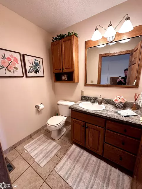 Bath - 1145 Birch Ave, Corwith, IA 50430 photo 2 of 8