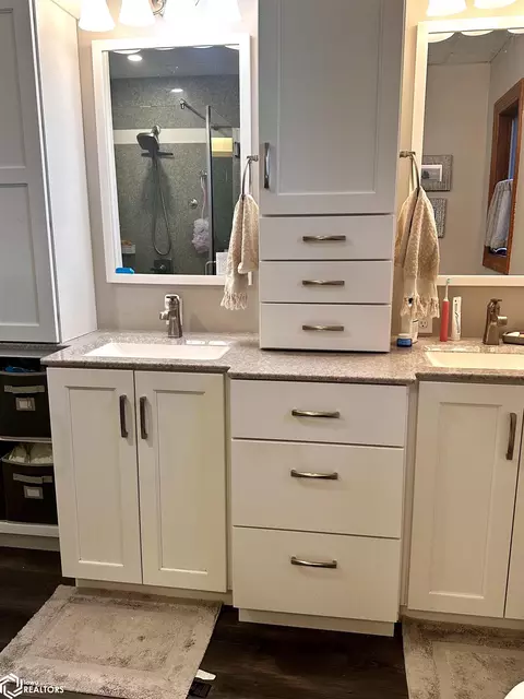 Bath - 1145 Birch Ave, Corwith, IA 50430 photo 4 of 8