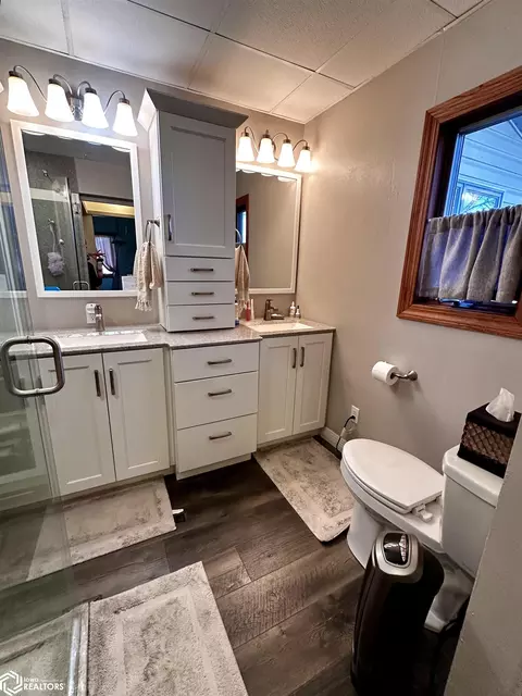 Bath - 1145 Birch Ave, Corwith, IA 50430 photo 5 of 8