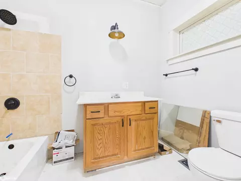 Bath - 1750 Laurel, Hamilton, IL 62341 photo 3 of 3