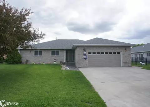 902 Fair Meadow Dr, Webster City, IA 50595