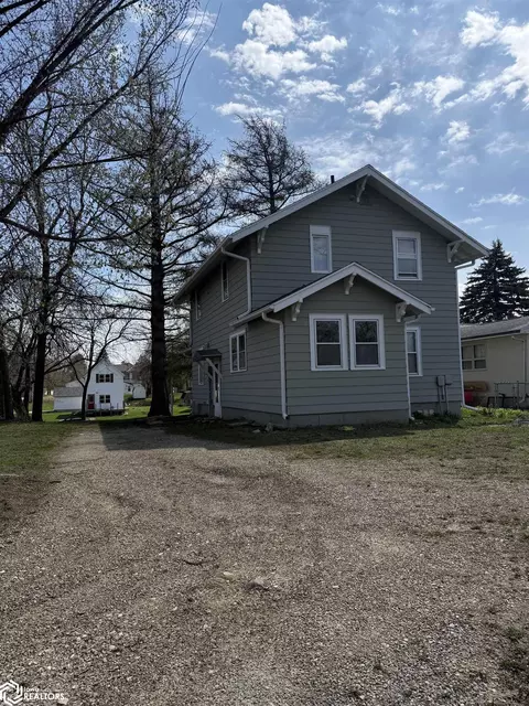 436 N 11th St, Forest City, IA 50436