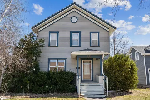 932 East St, Grinnell, IA 50112