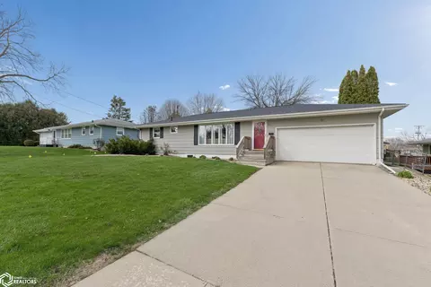 706 6th St SE, Mason City, IA 50401