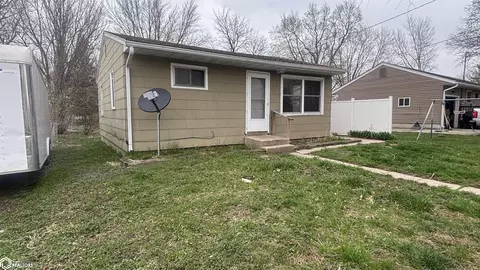 412 29th St SW, Mason City, IA 50401