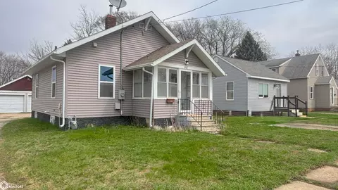 118 25th St SW, Mason City, IA 50401