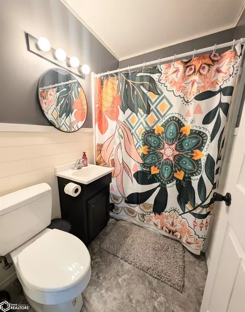 Bath - 611 7th St SW, Hampton, IA 50441 photo 1 of 1