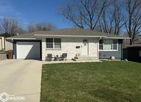 1720 Salinger Ave, Carroll, IA 51401