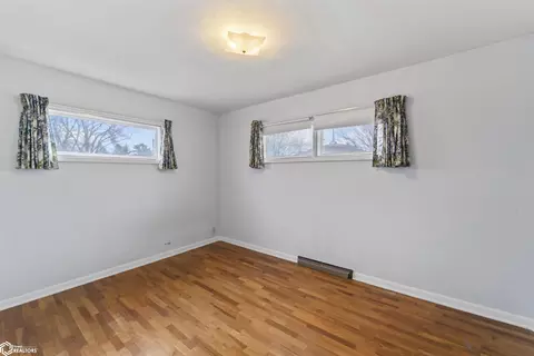 Bedroom - 636 11th St, Nevada, IA 50201 photo 3 of 3