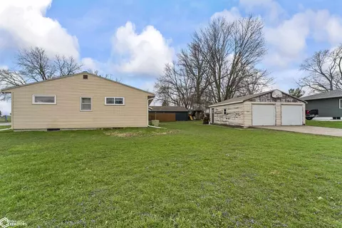 Exterior - 636 11th St, Nevada, IA 50201 photo 3 of 4