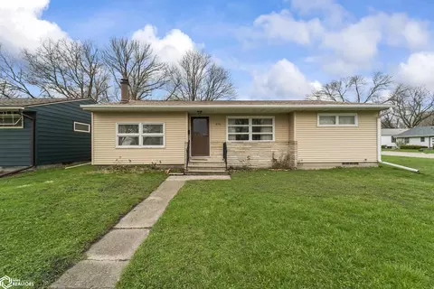 Exterior - 636 11th St, Nevada, IA 50201 photo 2 of 4
