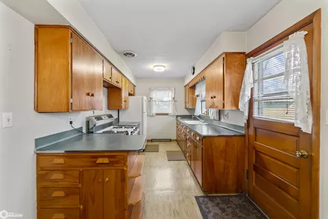 Kitchen - 636 11th St, Nevada, IA 50201 photo 1 of 2