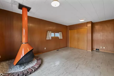 Living - 636 11th St, Nevada, IA 50201 photo 4 of 4