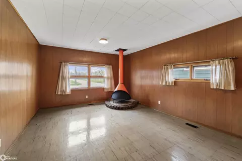 Living - 636 11th St, Nevada, IA 50201 photo 3 of 4