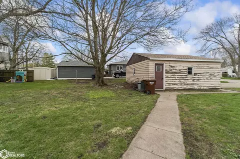 Exterior - 636 11th St, Nevada, IA 50201 photo 4 of 4
