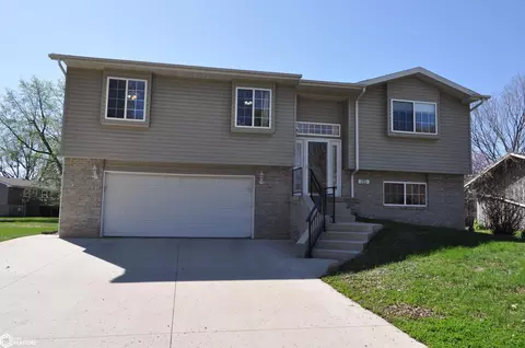 215 W Randall Rd, Carroll, IA 51401