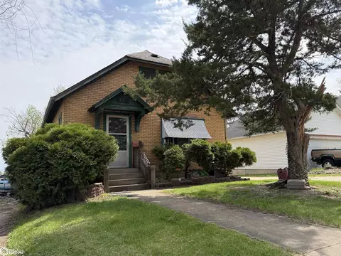714 S 4th St, Burlington, IA 52601