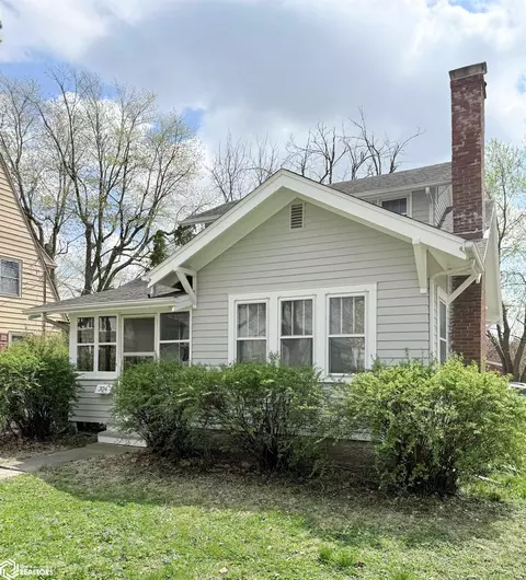304 E Kirkwood Ave, Fairfield, IA 52556