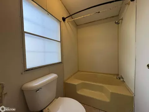 Bath - 211 E Short St, Centerville, IA 52544 photo 3 of 3