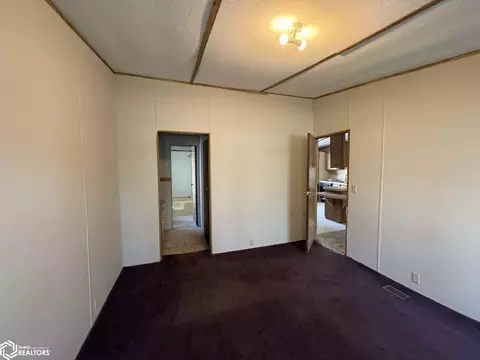 Bedroom - 211 E Short St, Centerville, IA 52544 photo 2 of 5