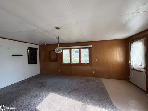 Living - 211 E Short St, Centerville, IA 52544 photo 6 of 7