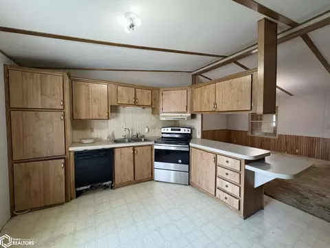 Kitchen - 211 E Short St, Centerville, IA 52544 photo 2 of 2