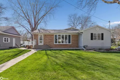 423 19th St W, Clear Lake, IA 50428