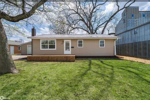 330 N Ave, Nevada, IA 50201