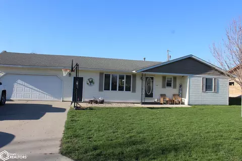 224 W 9th St, Kanawha, IA 50447
