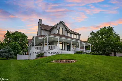 2310 Knollway Dr, Marshalltown, IA 50158