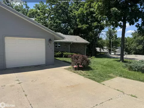 2351 Timberlane Hts, Ottumwa, IA 52501