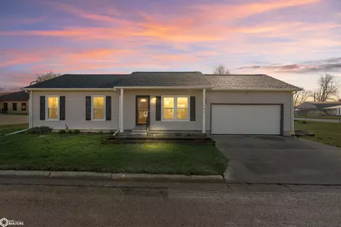 307 7th Ave SW, State Center, IA 50247