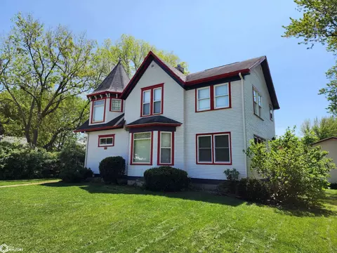 809 2nd Ave N, Clear Lake, IA 50428