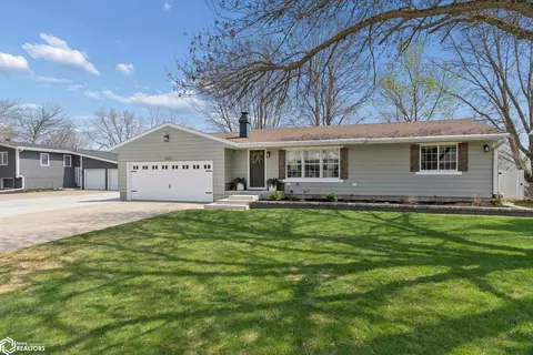 1802 S Shore Dr, Clear Lake, IA 50428