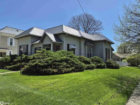 214 College Ave, Oskaloosa, IA 52577