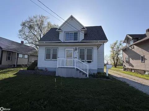 811 S Commercial Ave, Eagle Grove, IA 50533