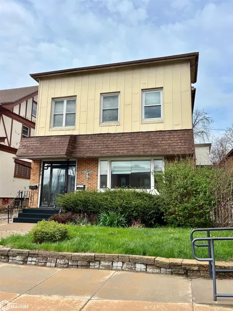 120 S Main St, Fairfield, IA 52556