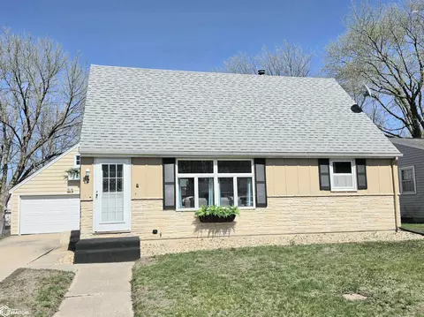 82 Sunny Cir, Mason City, IA 50401