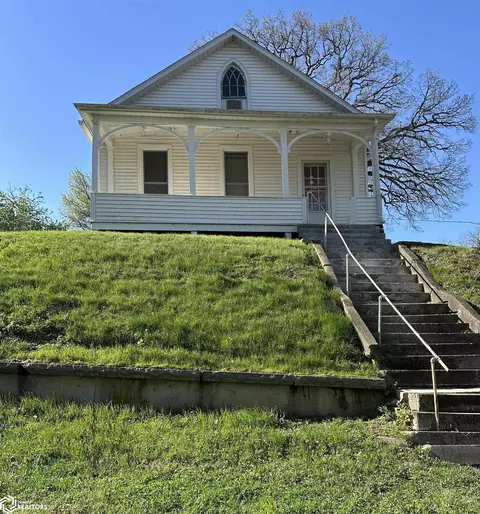 121 Clay St, Burlington, IA 52601