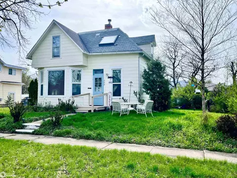 302 S Court St, Fairfield, IA 52556