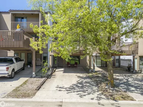 2700 N Shore Dr L-34, Clear Lake, IA 50428