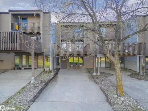 2700 N Shore Dr L-34, Clear Lake, IA 50428