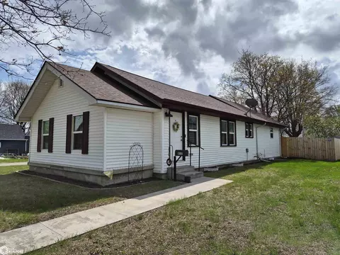812 8th Ave E, Oskaloosa, IA 52577