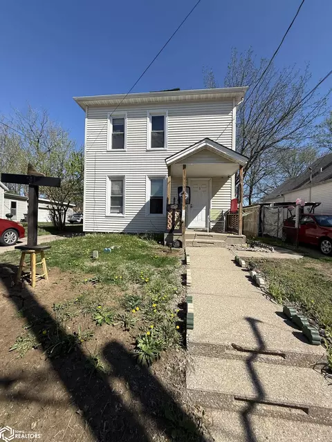 1110 Bartlett St, Burlington, IA 52601