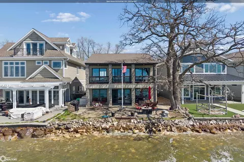 1403 S Lakeview Dr, Clear Lake, IA 50428