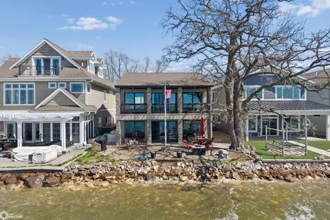 1403 S Lakeview Dr, Clear Lake, IA 50428