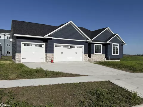 1217 N 18th St, Chariton, IA 50049